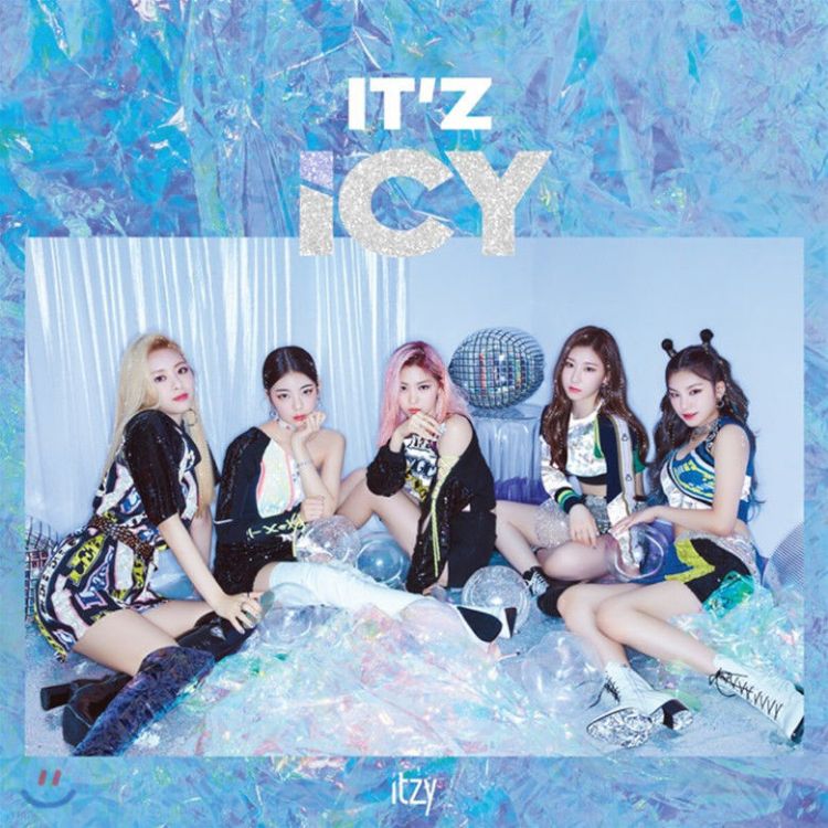 صورة ITZY - IT'Z ICY (Random Ver.)